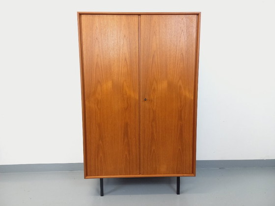 Image 1 of Armadio vintage in teak e metallo in stile modernista scandinavo degli anni '60