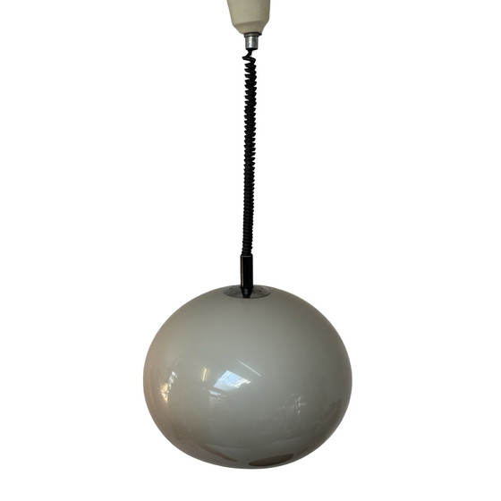 Image 1 of Vintage - Bruin/rookkleurig acryl - Hangende hanger inclusief oprolkoord - Nederlands design, space age - Groot