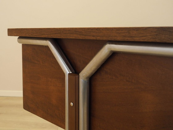 Image 1 of Scrivania in noce, design italiano, anni '70, realizzata in Italia.
