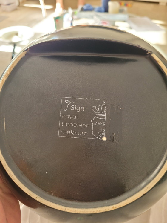Image 1 of T-Sign Royal Tichelaar Makkum vase, overhanging or partially rounded bottom