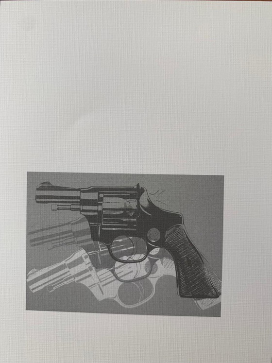 Image 1 of Geweer, 1981/1982 – Andy Warhol (naar) | Offsetdruk met toestemming van de redactie, 2007