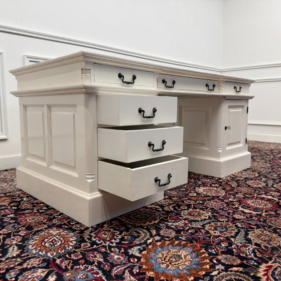 Klassiek Engels Wit Bureau – Leather, Metal (photo 13 of 20)