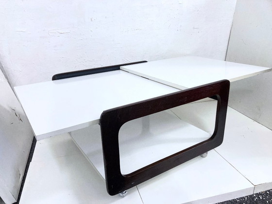 Image 1 of Mesa de centro extensible con ruedas del diseño de la era espacial de los años 70