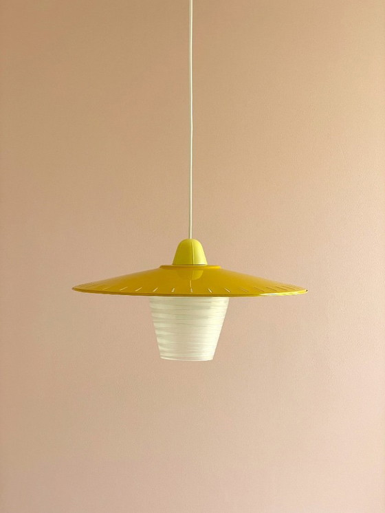 Image 1 of Lampada Mid Century Modern in vetro opalino, design olandese