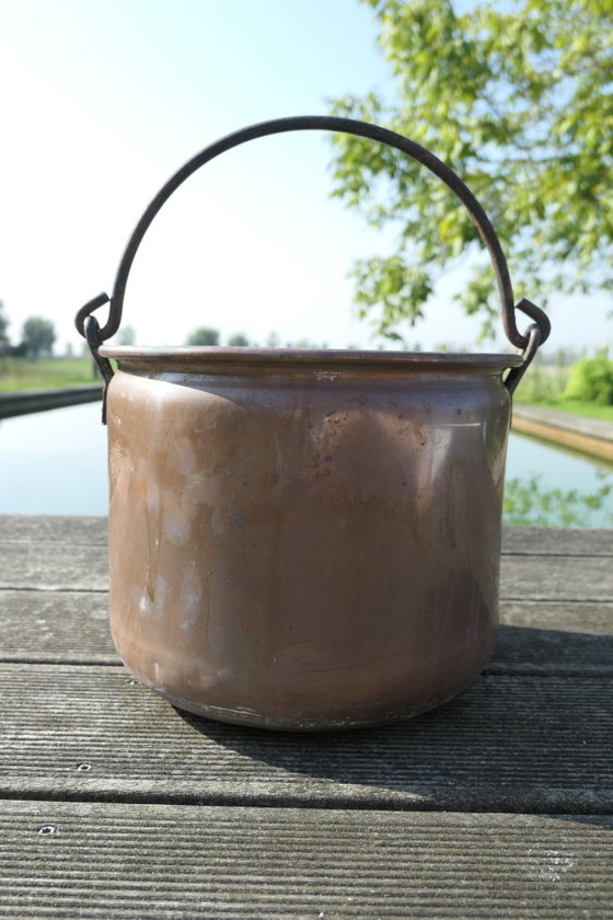 Vintage Copper Kettle with Iron Handle – Decorative Objects (photo 11 of 11)
