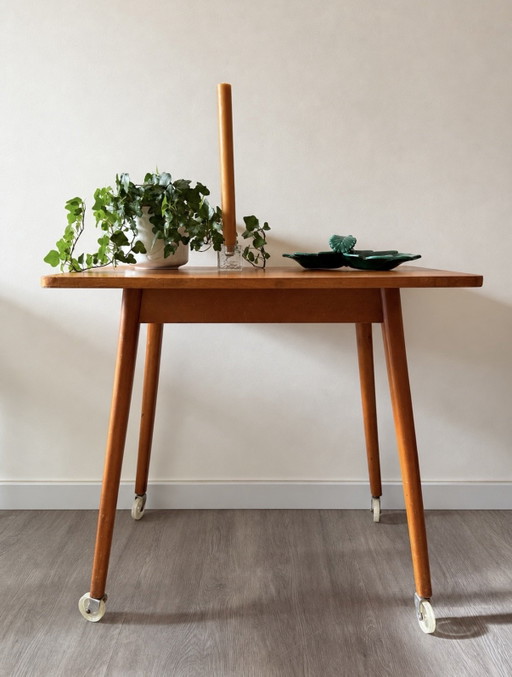 Mid Century Beistelltisch auf Rollen