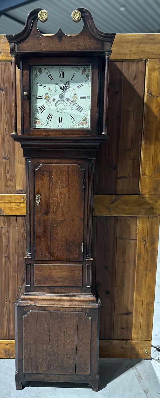 Image 1 of Horloge de parquet anglaise ancienne – R. Griffiths, Denbigh, fin XVIIIe / début XIXe siècle