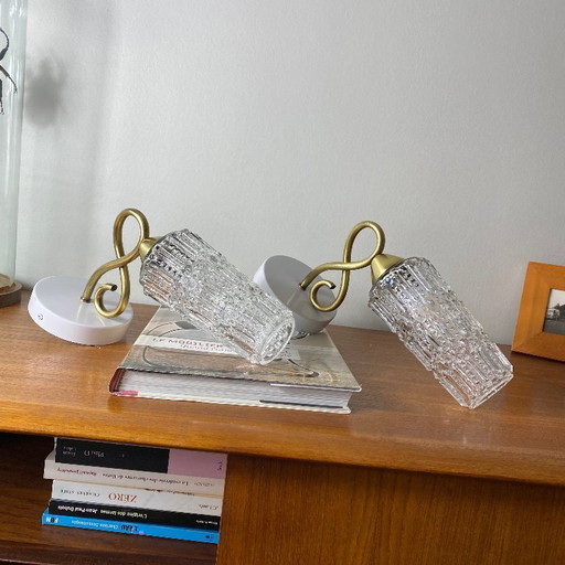 Coppia di applique a collo d'oca in ottone con paralumi a tulipano in vetro trasparente