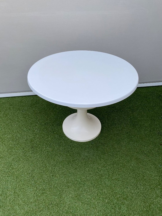 Image 1 of Mesa de tulipán de plástico con diseño de la era Soace