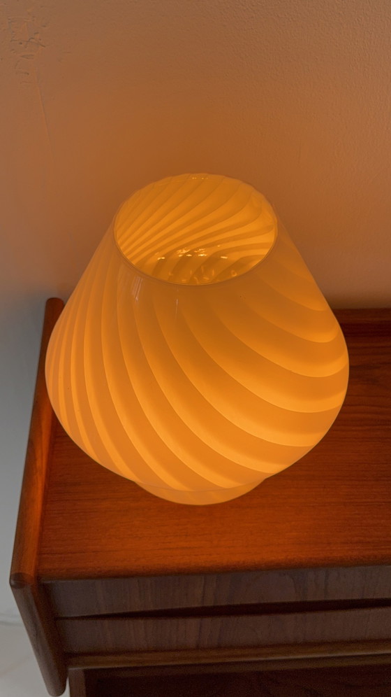 Image 1 of Lampe champignon vintage en verre de Murano, motif tourbillonnant, années 70