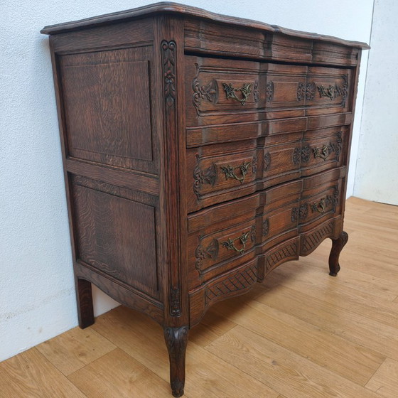 Image 1 of Cassettiera/comò antico in legno rustico, stile Queen Anne