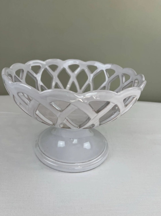 Opengewerkte fruitschaal gesigneerd Lallier uit Moustier – Schalen, Porcelain (photo 4 of 9)