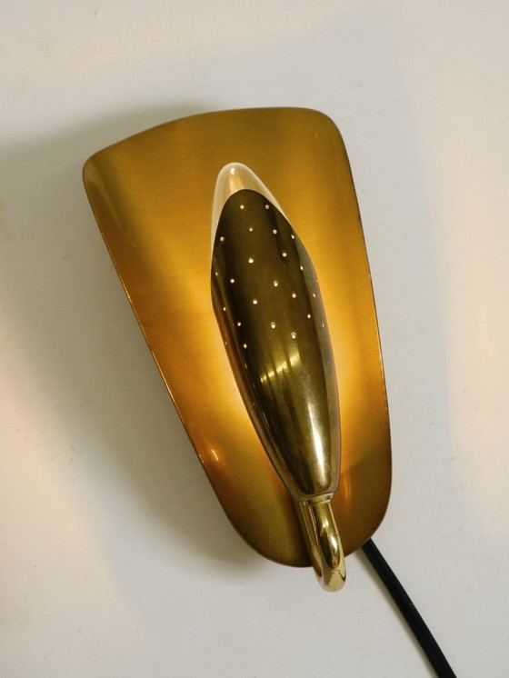 Image 1 of Deux ravissantes appliques murales originales suédoises en laiton, de style Mid-Century Modern.