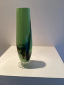 Vaso vintage soffiato a mano in colori vivaci.