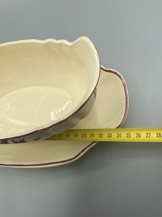 Salsiera Longwy in maiolica pregiata, decorazione marsigliese, tulipani marroni e verdi, corpo a coste, (photo 5 of 6)