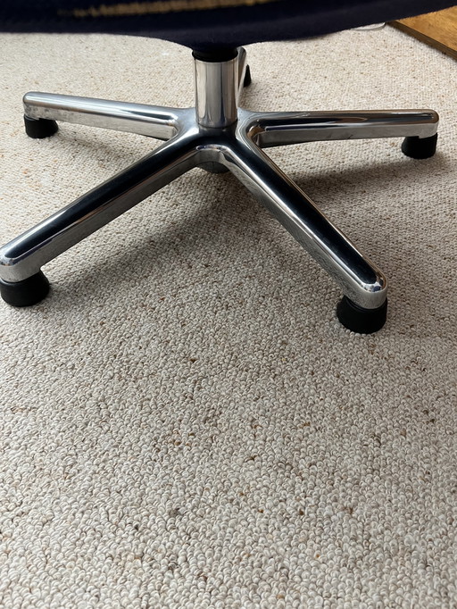 Fauteuil Artifort bleu foncé