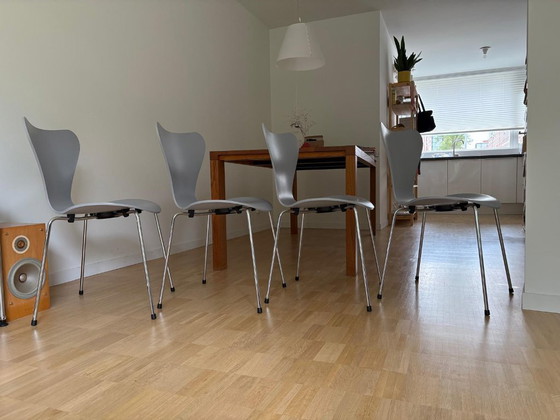 Image 1 of Silla mariposa Fritz Hansen Arne Jacobsen Serie 7 Nine Gray