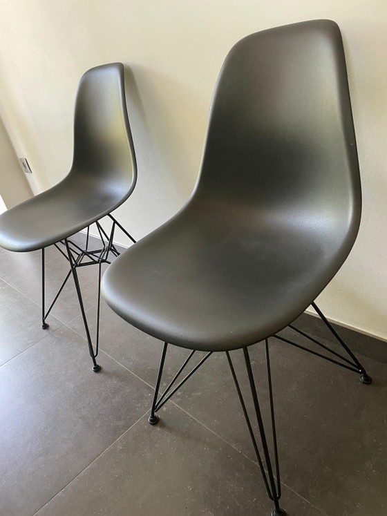 Image 1 of 2x Vitra Eames DSR noir