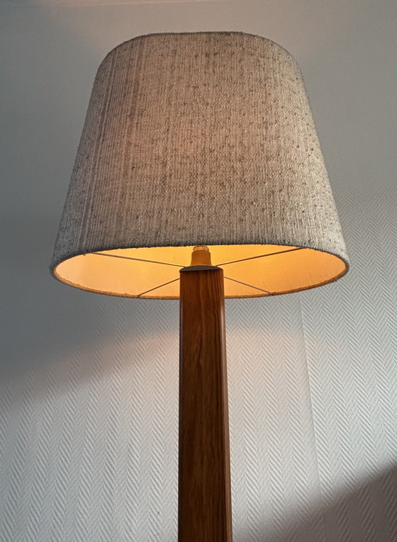 Image 1 of Lampadaire scandinave vintage en pin