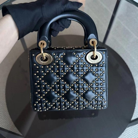 Image 1 of DIOR LADY MINI GESTEPPTES NIETENBELEUCHTUNGS-LAMMLEDER SCHWARZ GOLDENE BESCHLÄGE