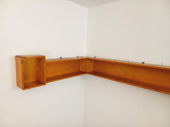 Image 1 of Vintage houten hoekwandplank uit de jaren 60/70
