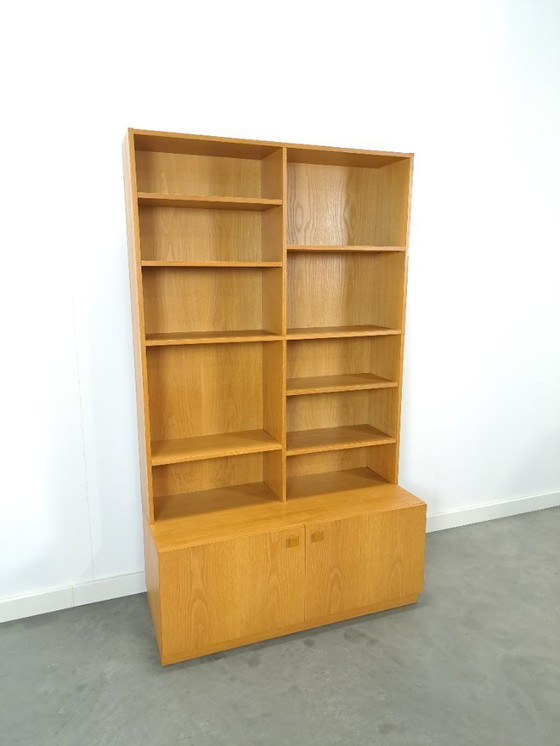 Image 1 of Hoge LP boekenkast met planken uit Zweden