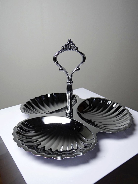Image 1 of Servizio da portata vintage in metallo argentato con tre ciotole decorate con conchiglie, anni '70-'80.