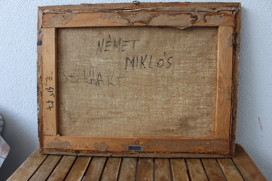 Image 1 of MIKLÓS NÉMETH (Attr.) – Abstraktes Interieur mit liegendem Akt – Öl auf Leinwand, Budapester Etikett