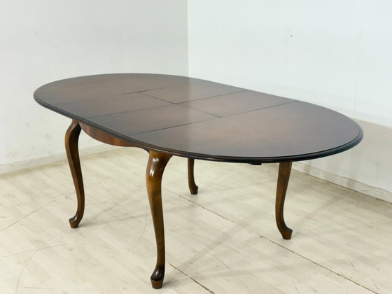 Image 1 of Elegante eettafel uit het midden van de 20e eeuw / Vintage keukentafel / Uitschuifbare tafel / Ronde Chippendale eettafel
