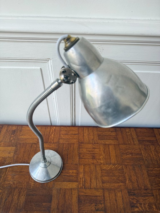 Image 1 of Vintage industriële bureaulamp uit de jaren 50 van aluminium met verstelbare arm.