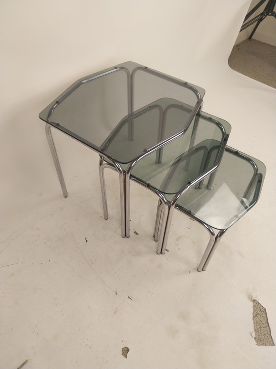 1 x 1970s Chrome and Smoked Glass Mimiset Nesting Tables in Unique Shape – Side tables, Metal, Vintage (photo 6 of 6)