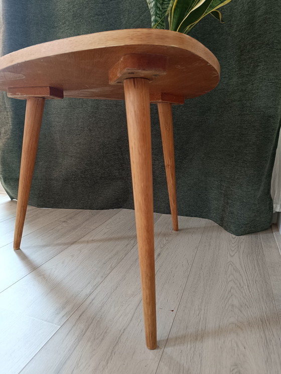 Image 1 of Mesa auxiliar triangular