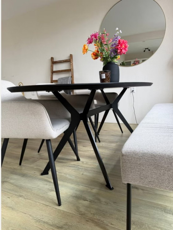Oval dining table – Wood (photo 3 of 5)
