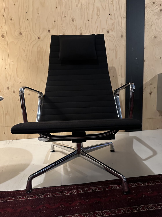 Image 1 of Sillón Vitra Eames EA124 Hopsak Zwar