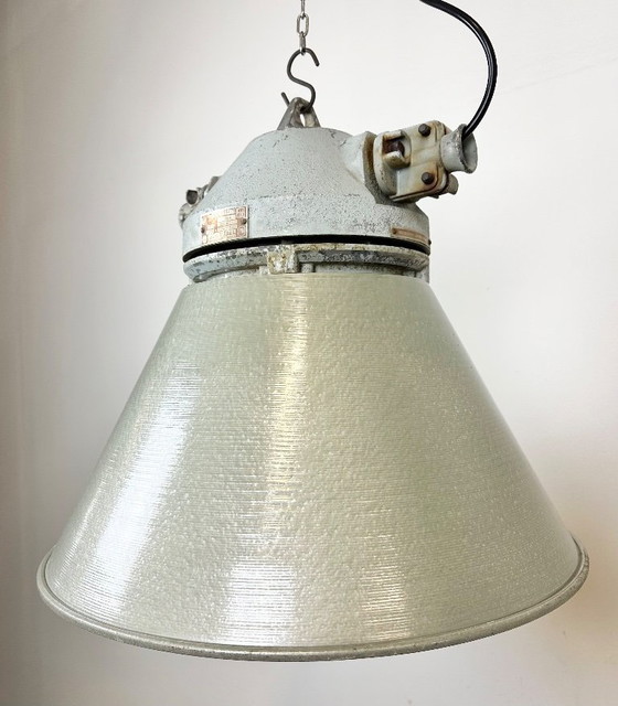 Image 1 of Lámpara industrial a prueba de explosiones con pantalla de aluminio de Elektrosvit, década de 1970