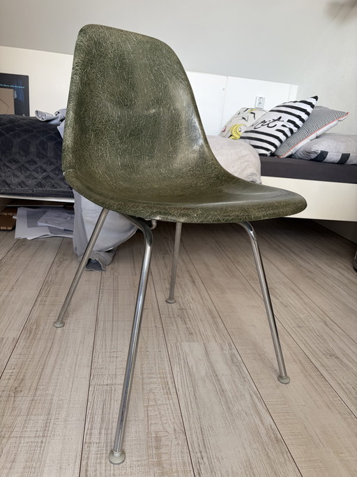 Chaise coque Eames verte Herman Miller (fibre de verre)