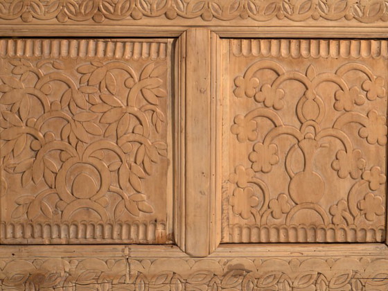 Antique carved low sideboard in fir wood – China, circa 1930 (photo 37 of 40)