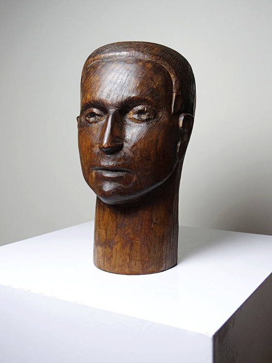 Image 1 of Een sculptuur uit één stuk hout, voorstellende een mannenhoofd, vintage vakmanschap uit de 20e eeuw (jaren 1950).