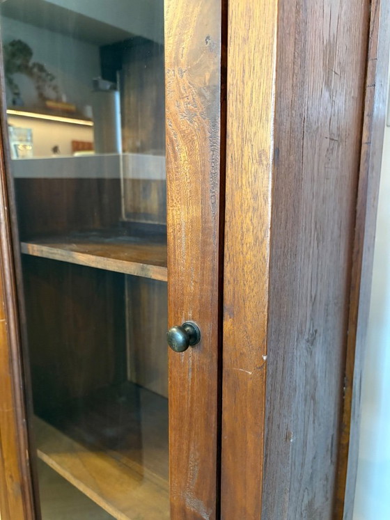 Image 1 of Massief houten vitrinekast