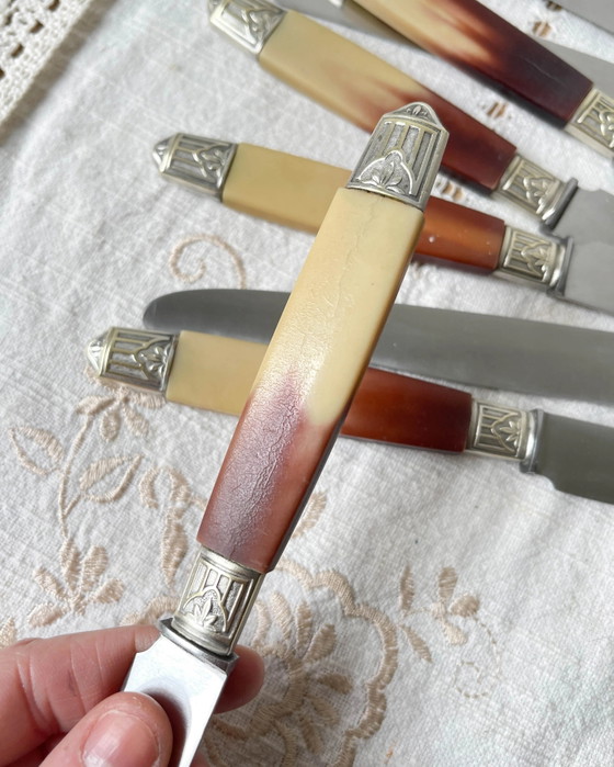 12 coltelli vintage Pradel in bachelite e acciaio inossidabile – Accessori da tavola (photo 8 of 13)