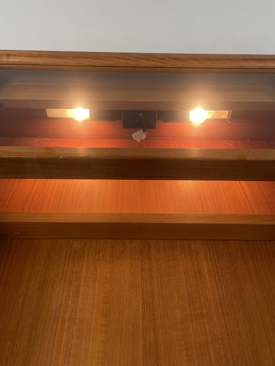 Image 1 of Vetrina danese di metà secolo con illuminazione, Dyrlund, anni '80
