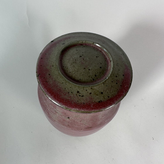 Image 1 of Ed Meissenberg – Jarrón de cerámica de estudio con tapa y esmalte rojo verdoso (década de 1990)