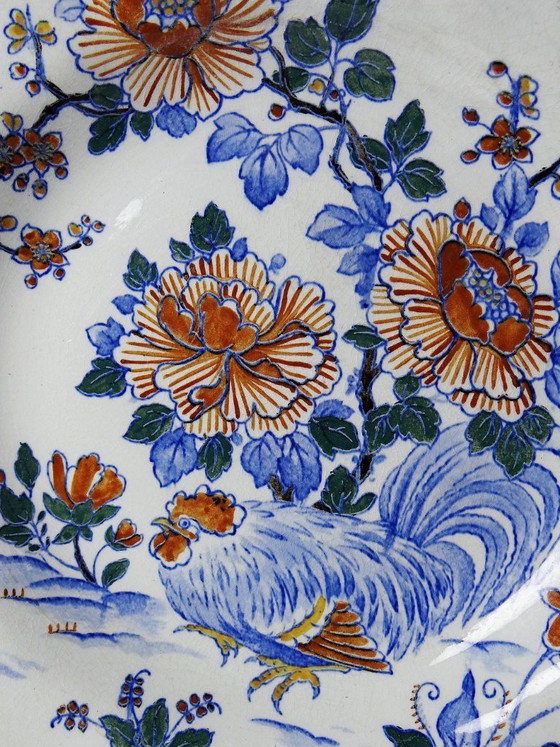 Image 1 of Par de platos antiguos de Gien, con el diseño "Gallo y Peonías", de loza, circa 1900.