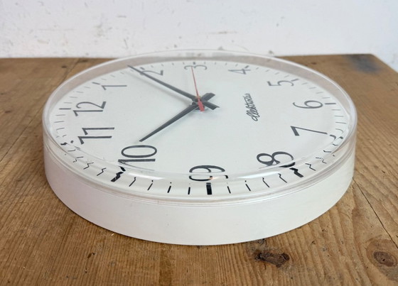Image 1 of Vintage kantoorwandklok van Elektročas, jaren 90.