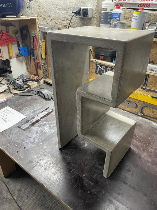 Moderner Beton Beistelltisch / Design Tisch Handgefertigt