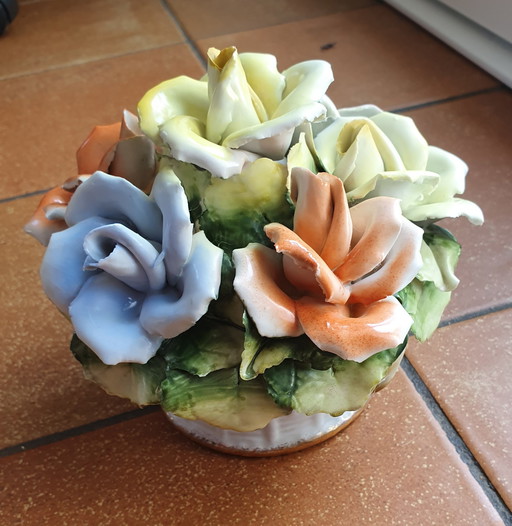 Panier à fleurs en porcelaine Porfin Cluj-Napoca Roumanie