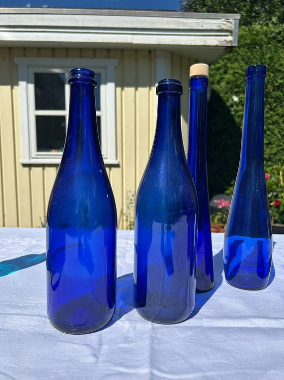 Image 1 of Set van 6 kobaltblauwe glazen flessen/vazen/vintage blauwe decoraties