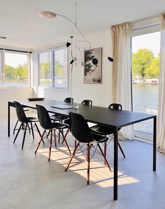 Image 1 of Sillas Eames de fibra de vidrio negras, base de madera de 6 piezas