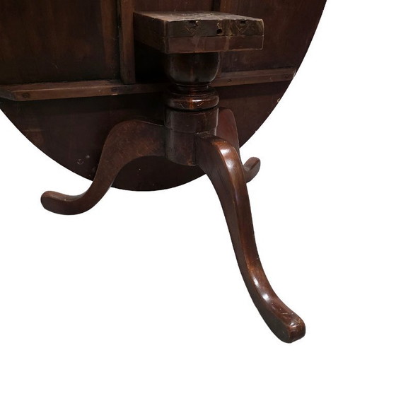 Image 1 of Antique English oval mahogany coffee table, 2nd half of the 19th century