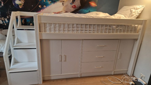 Lit en bois Lifetime avec placards